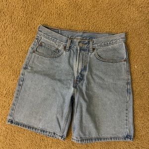 Levi’s denim shorts in women’s size 31